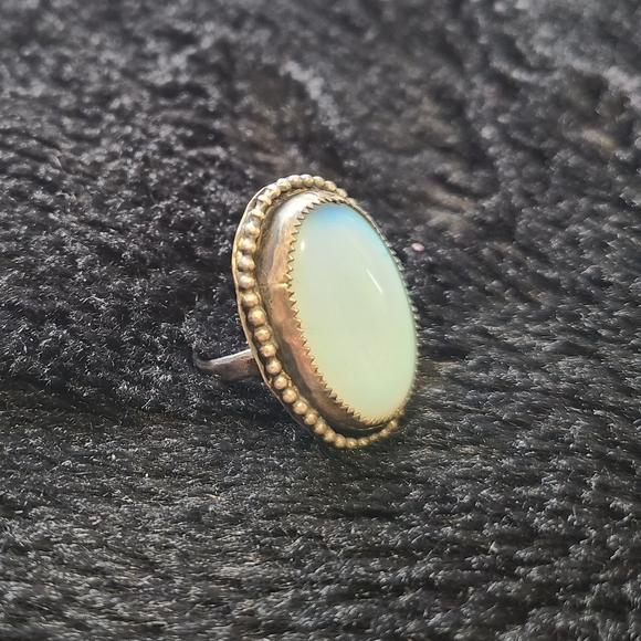 Handmade Moonstone and silver ring - Picture 1 of 6